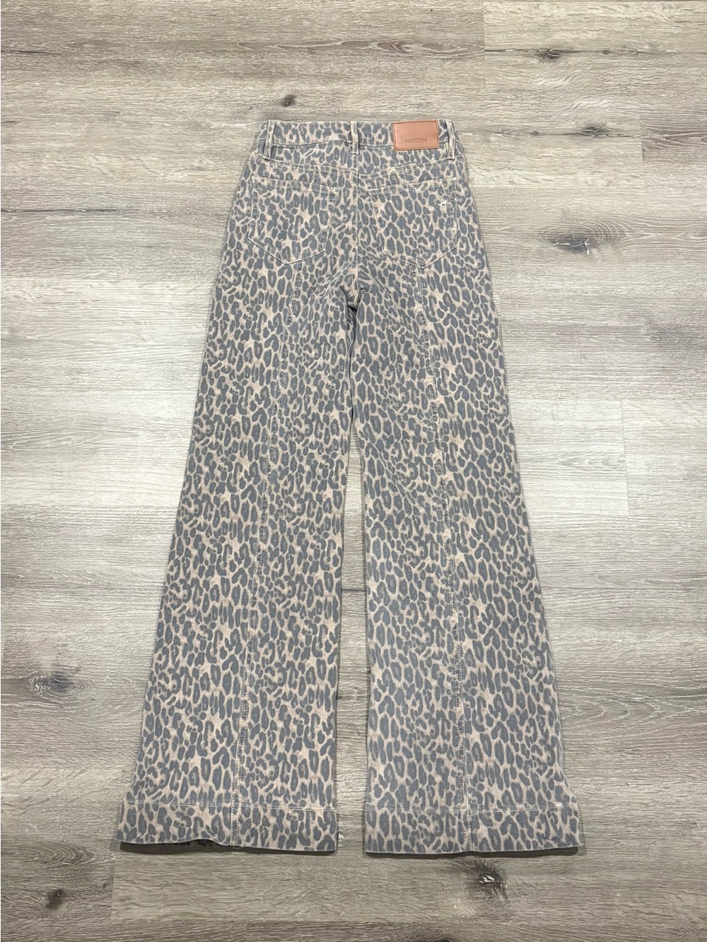 Hidden Women’s Leopard Print Wide-Leg Jeans in Taupe - Picture 2 of 4